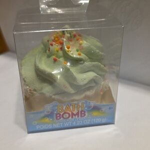 Cupcake Novelty Green Bath Bomb